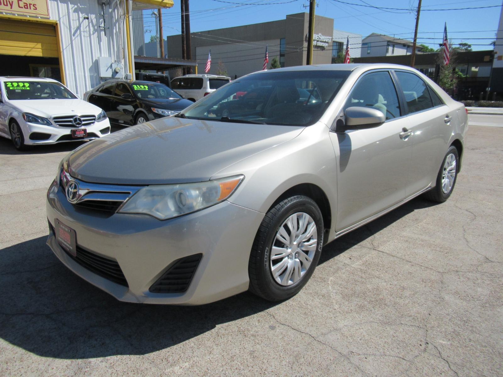 2014 /Tan Toyota Camry L (4T4BF1FK2ER) with an 2.5L L4 DOHC 16V engine, Automatic transmission, located at 1511 North Shepherd Dr., Houston, TX, 77008, (281) 657-1221, 29.798361, -95.412560 - 2014 TOYOTA CAMRY LE VIN: 4T4BF1FK2ER364962 4 T 4 B F 1 F K 2 E R 3 6 4 9 6 2 SEDAN 4 DR 2.5L I4 F DOHC 16V GASOLINE FRONT WHEEL DRIVE - Photo #21